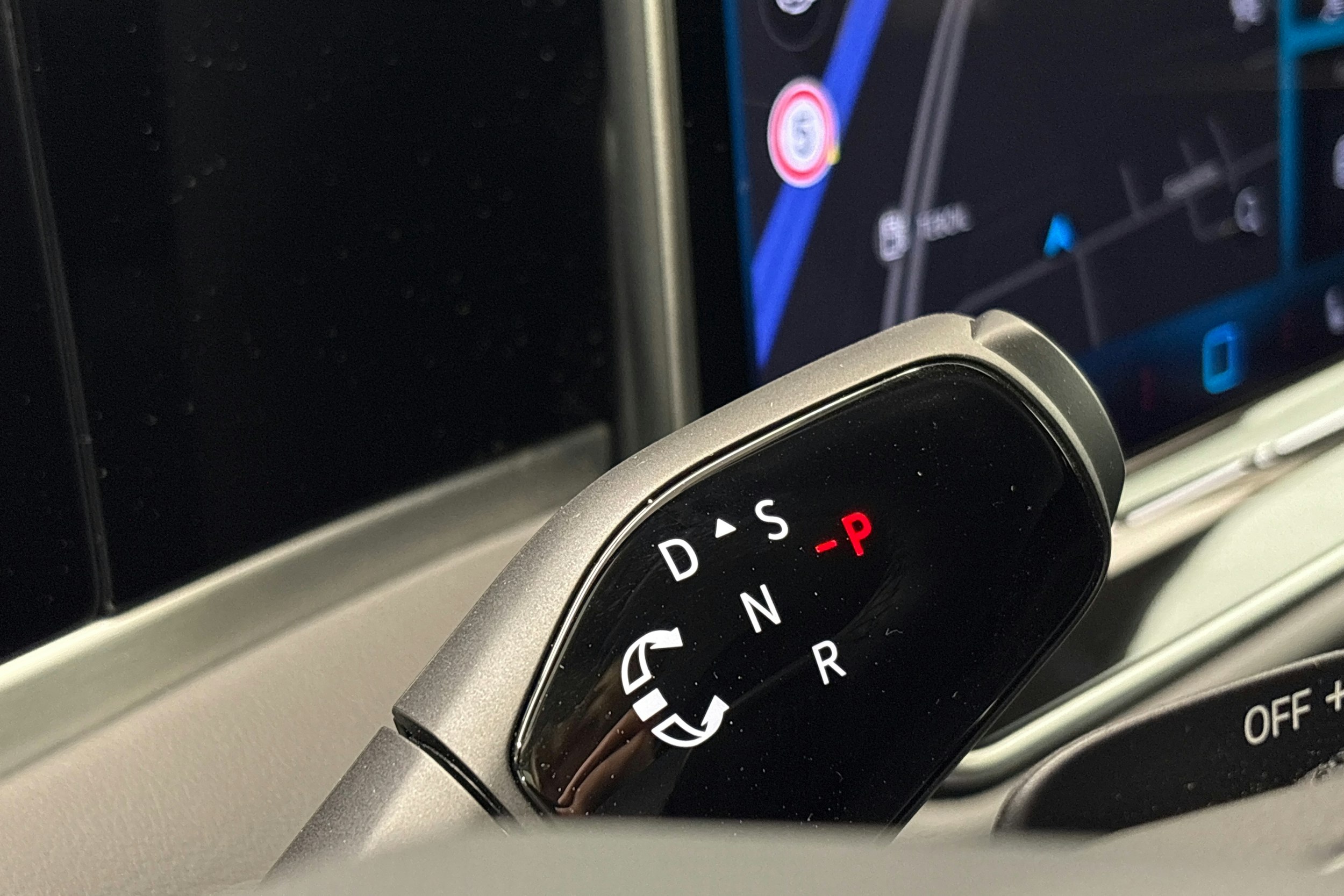 harmaa Volkswagen Passat 2025 kuva 19.