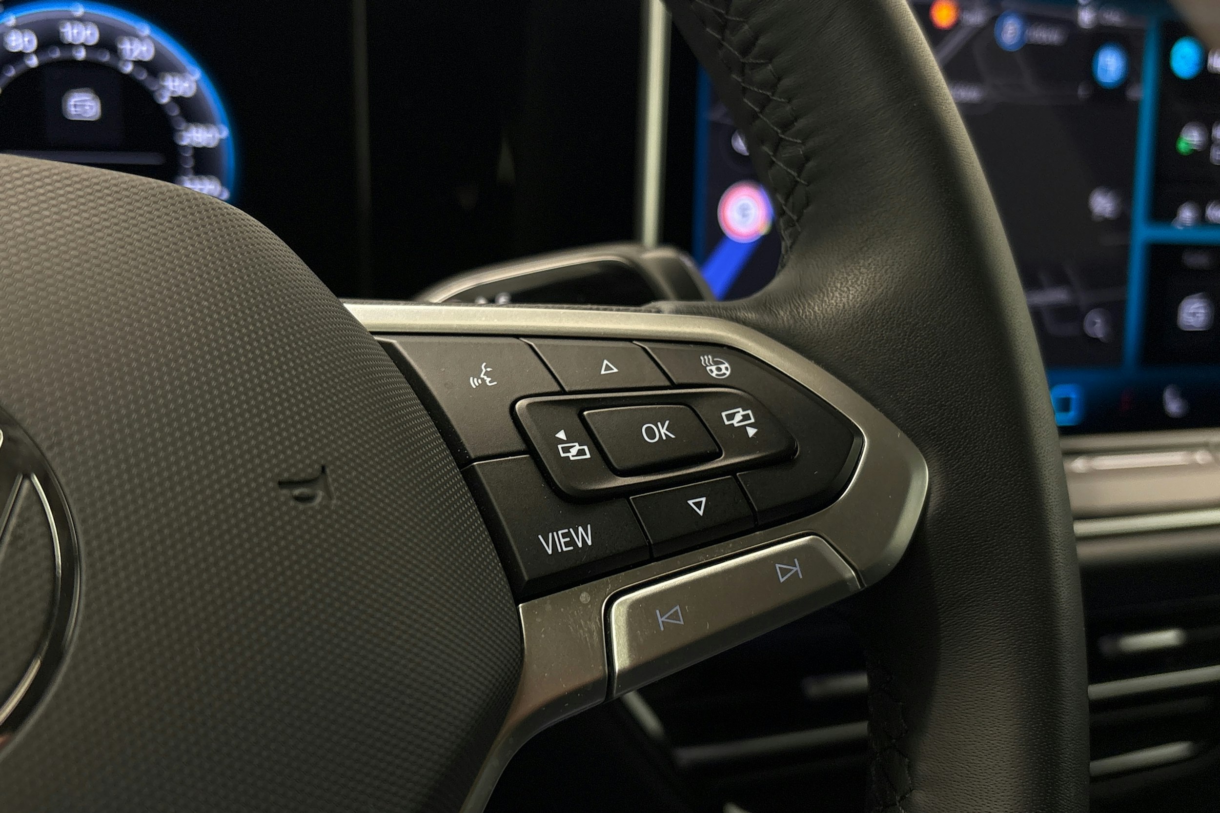 harmaa Volkswagen Passat 2025 kuva 21.