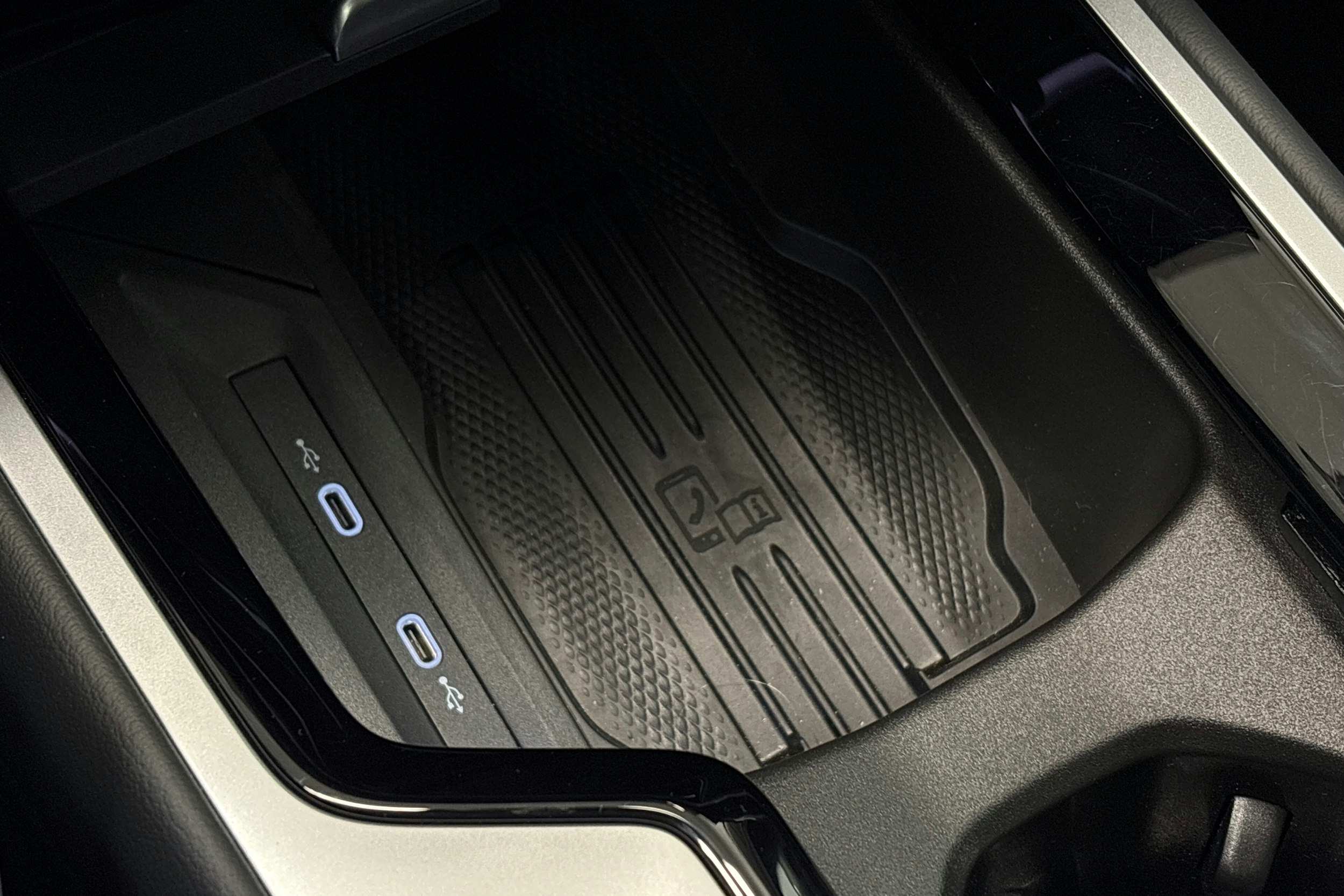 harmaa Volkswagen Passat 2025 kuva 22.