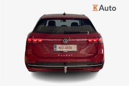 punainen Volkswagen Passat 2025 kuva 3.