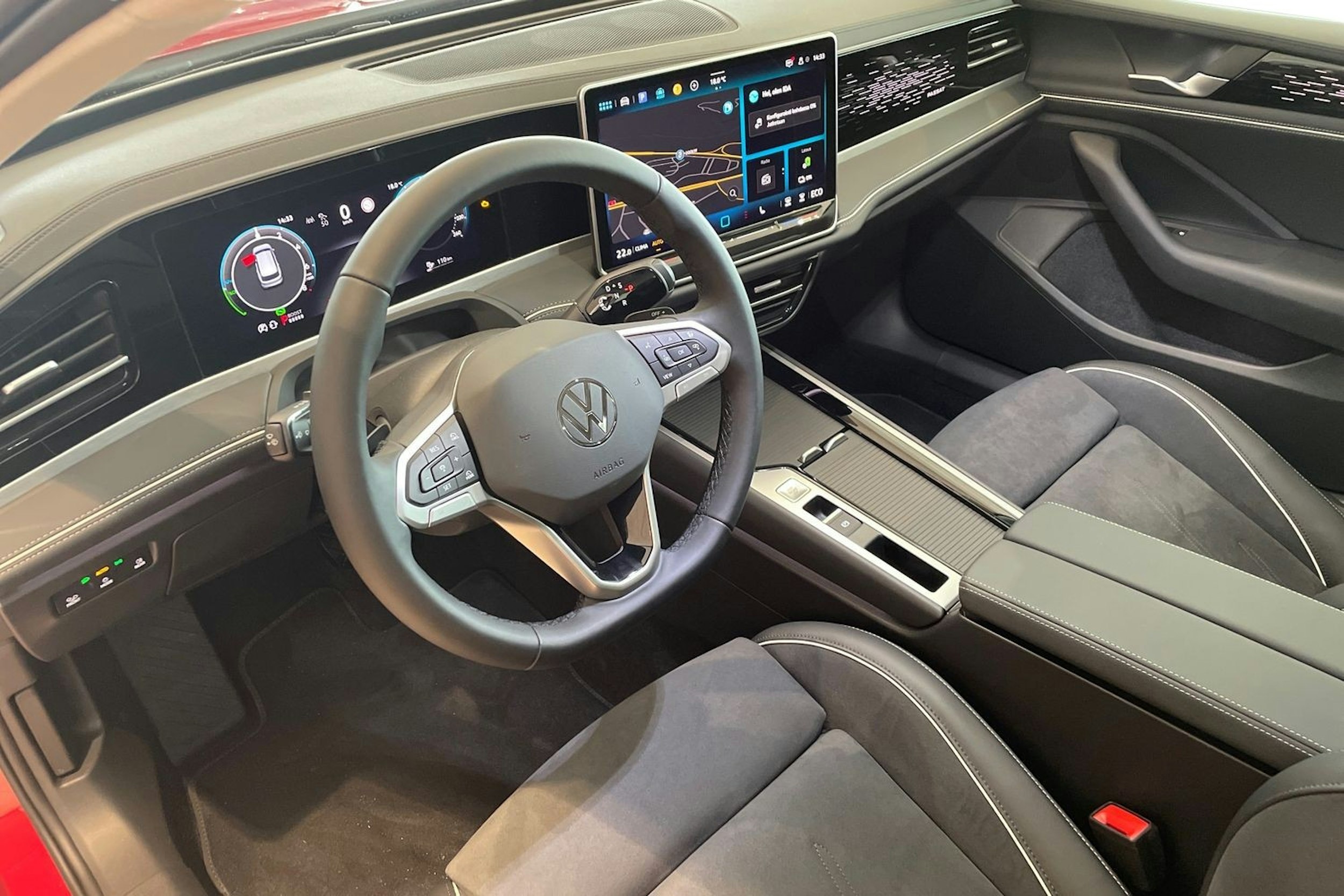 punainen Volkswagen Passat 2025 kuva 6.