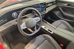 punainen Volkswagen Passat 2025 kuva 6.