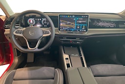 punainen Volkswagen Passat 2025 kuva 7.