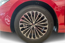 punainen Volkswagen Passat 2025 kuva 9.