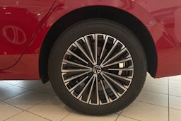 punainen Volkswagen Passat 2025 kuva 10.
