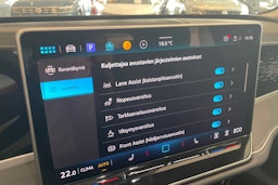punainen Volkswagen Passat 2025 kuva 16.