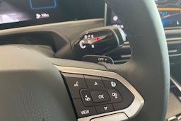 punainen Volkswagen Passat 2025 kuva 21.