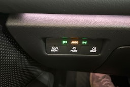 punainen Volkswagen Passat 2025 kuva 23.
