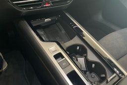 punainen Volkswagen Passat 2025 kuva 24.