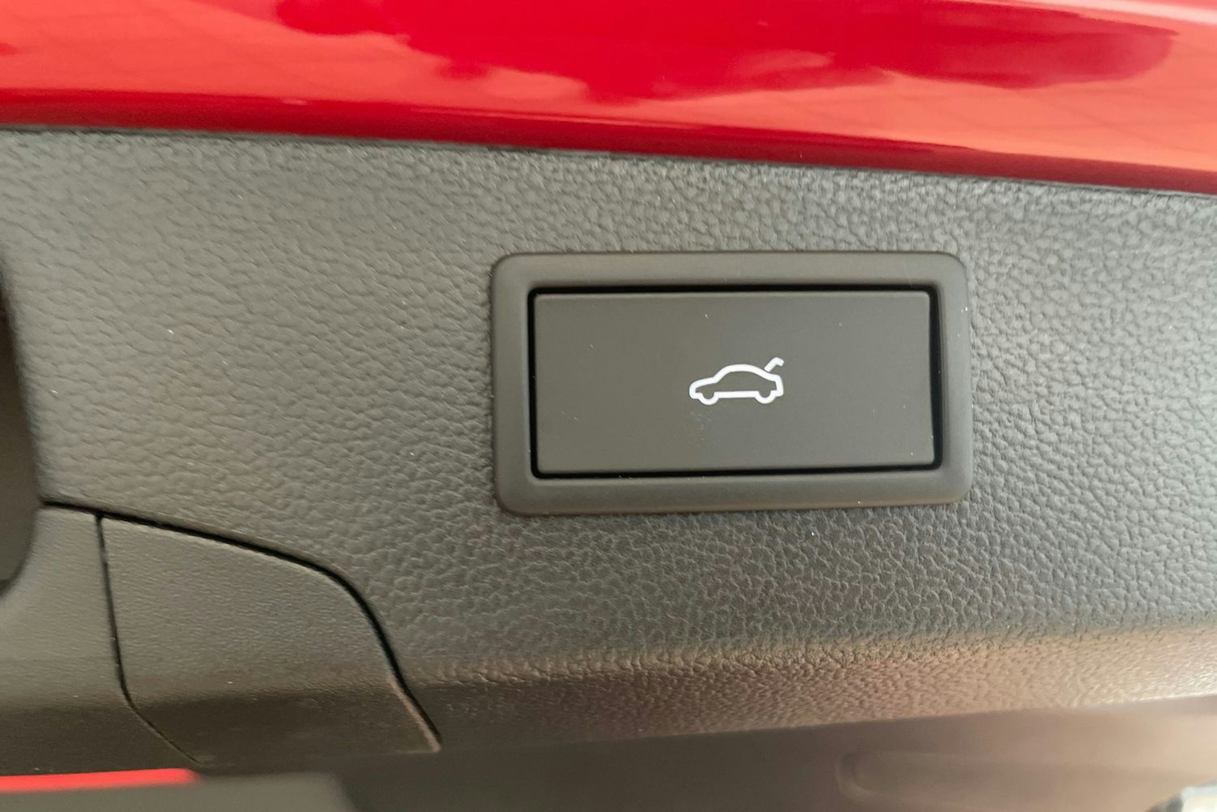 punainen Volkswagen Passat 2025 kuva 28.