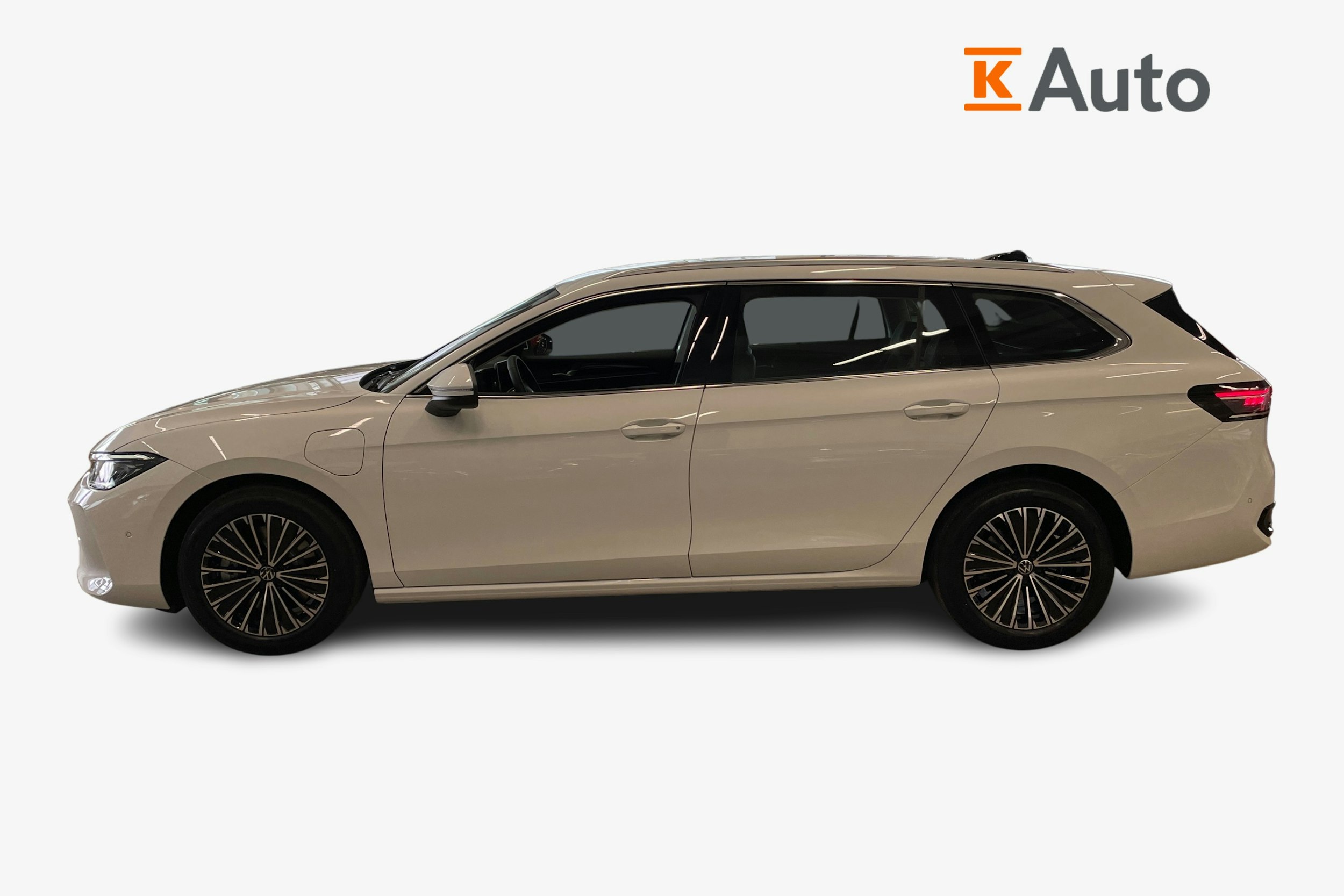 valkoinen Volkswagen Passat 2025 kuva 5.