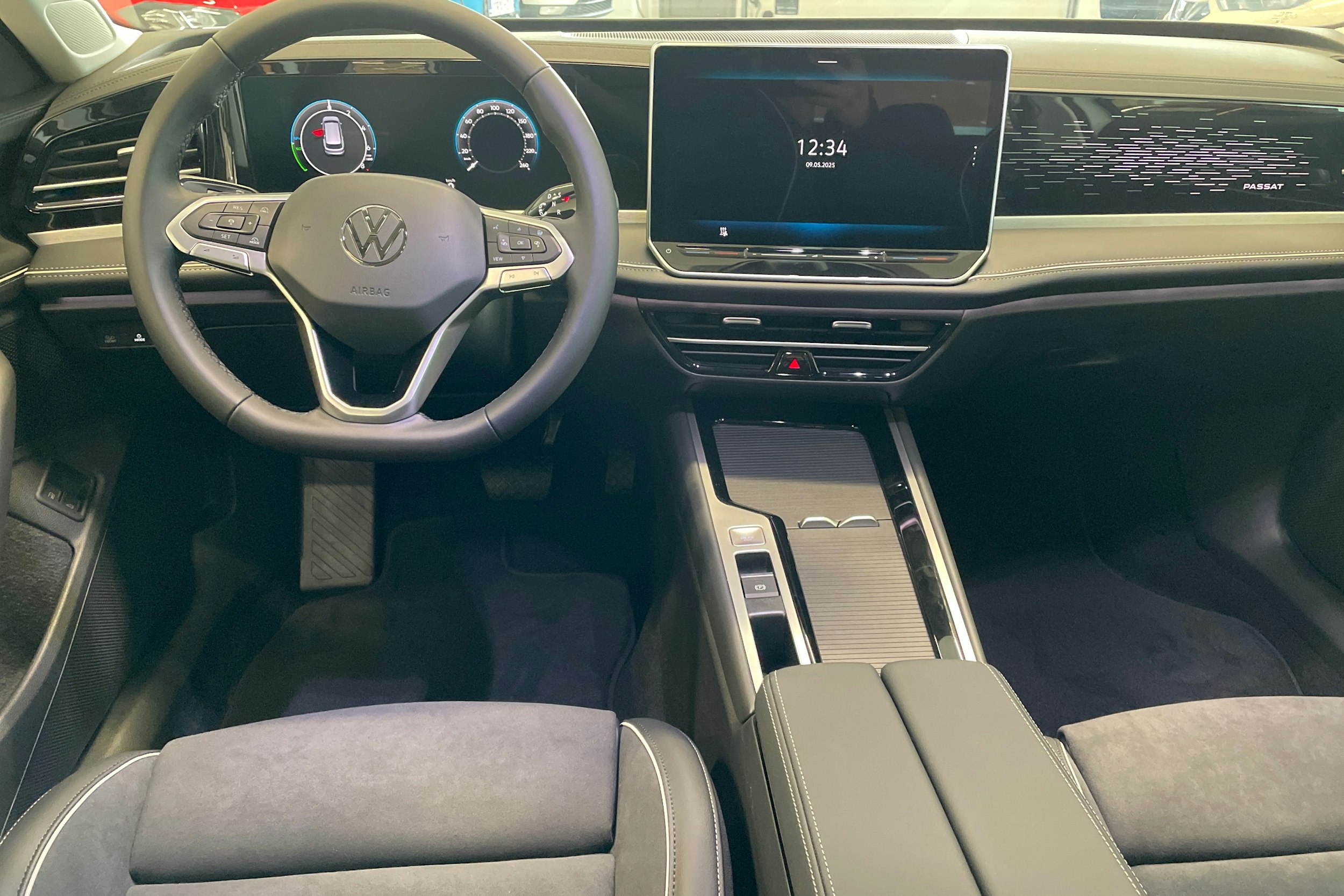 valkoinen Volkswagen Passat 2025 kuva 7.