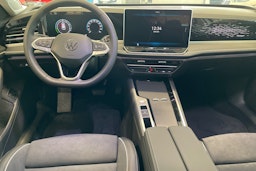 valkoinen Volkswagen Passat 2025 kuva 7.
