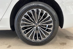 valkoinen Volkswagen Passat 2025 kuva 9.