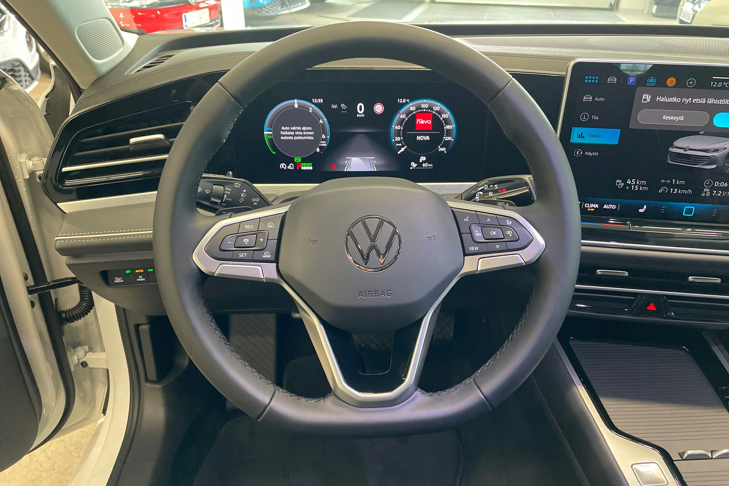 valkoinen Volkswagen Passat 2025 kuva 16.