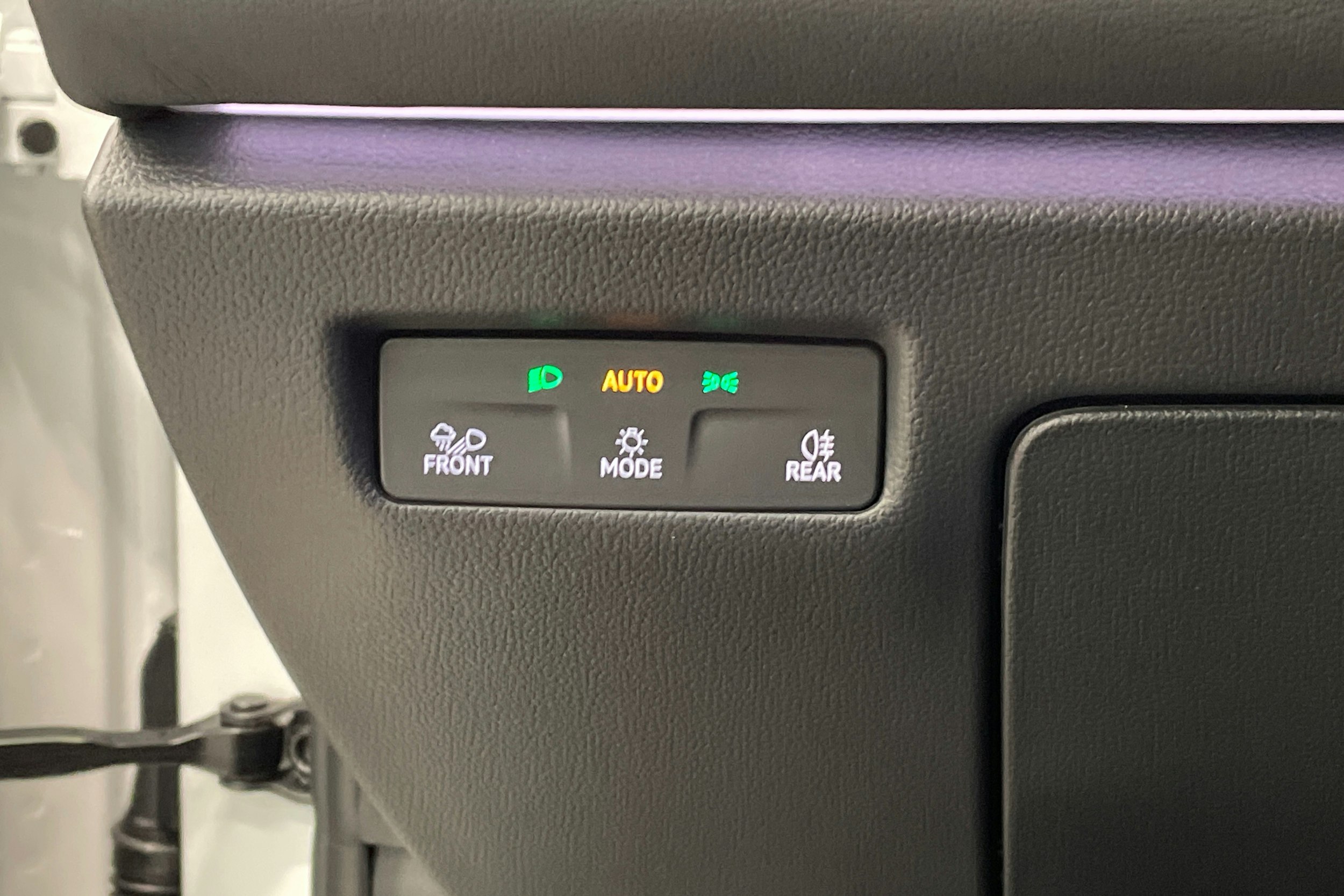 valkoinen Volkswagen Passat 2025 kuva 19.
