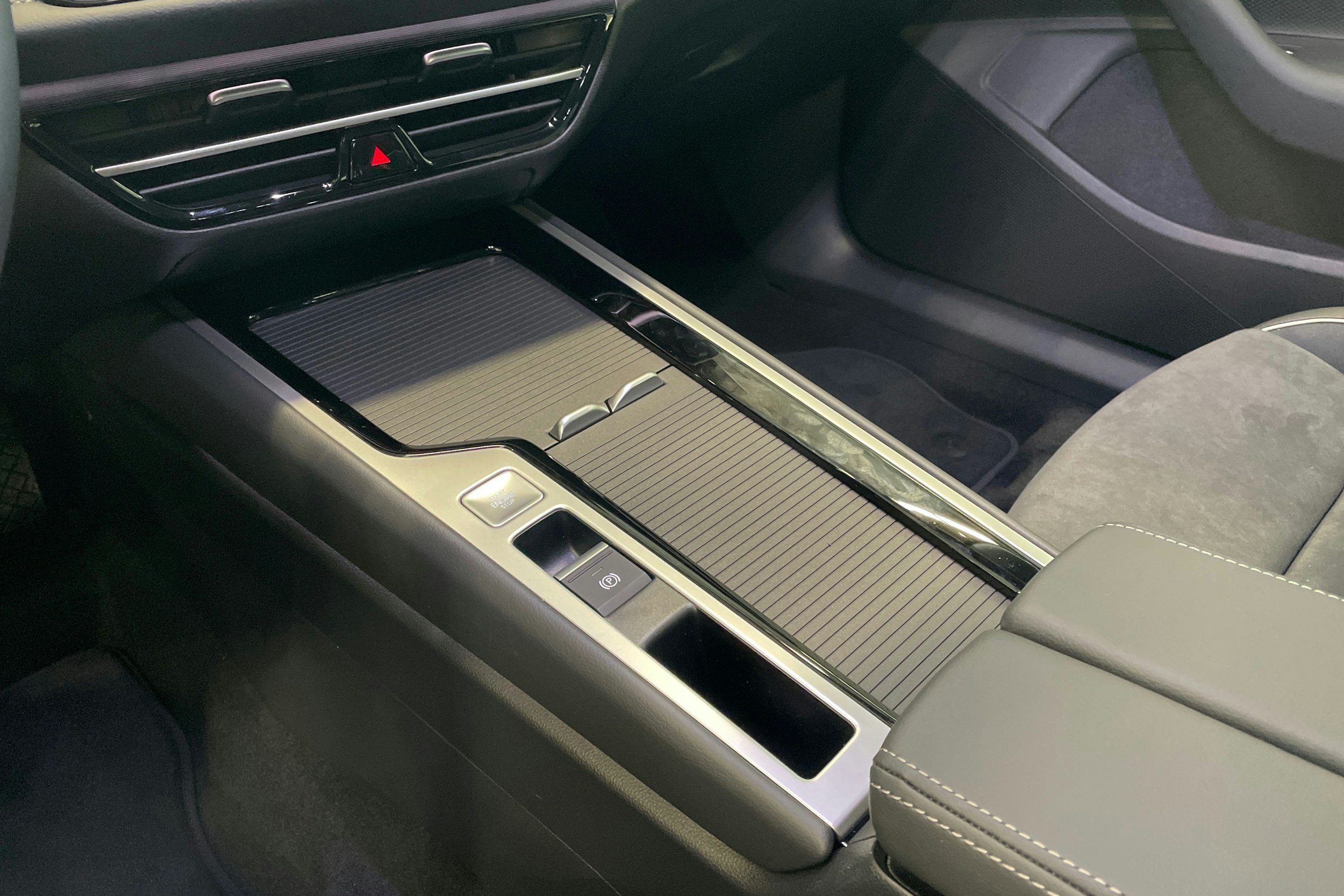 valkoinen Volkswagen Passat 2025 kuva 20.