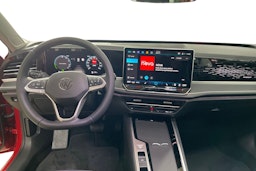 punainen Volkswagen Passat 2025 kuva 7.