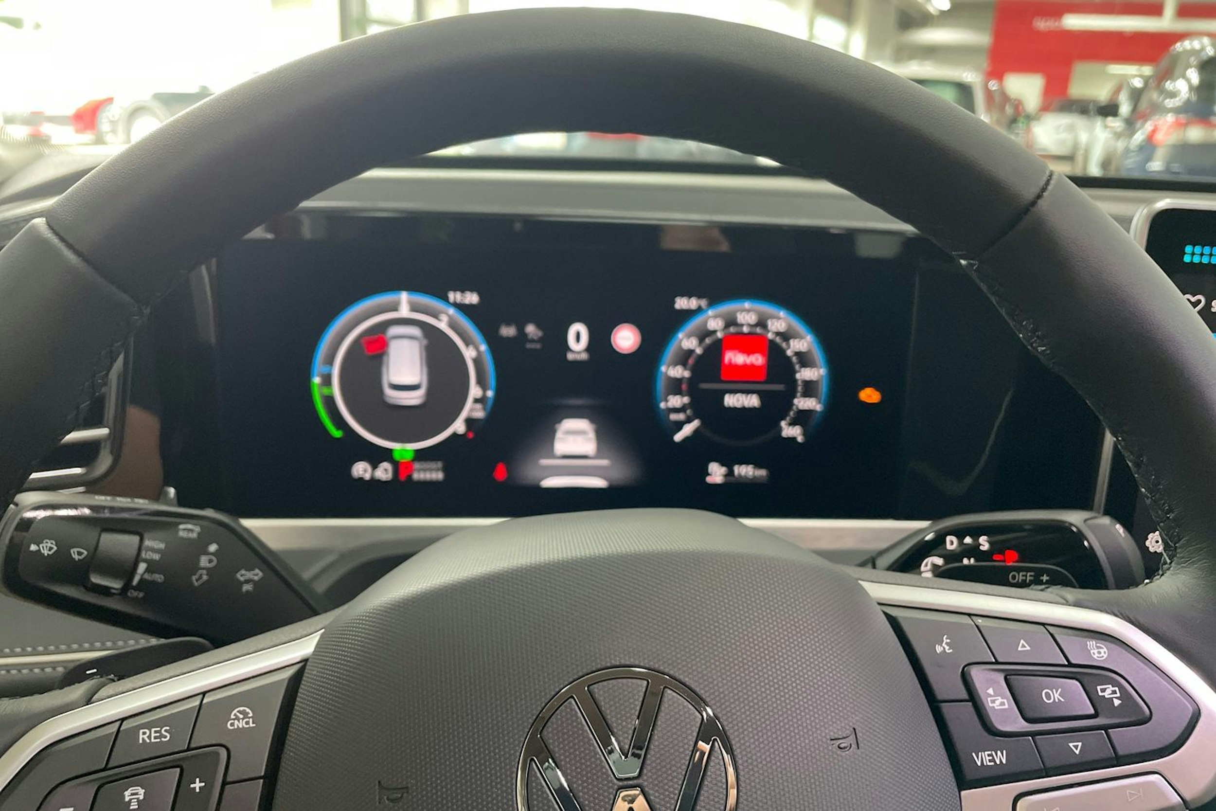 punainen Volkswagen Passat 2025 kuva 12.