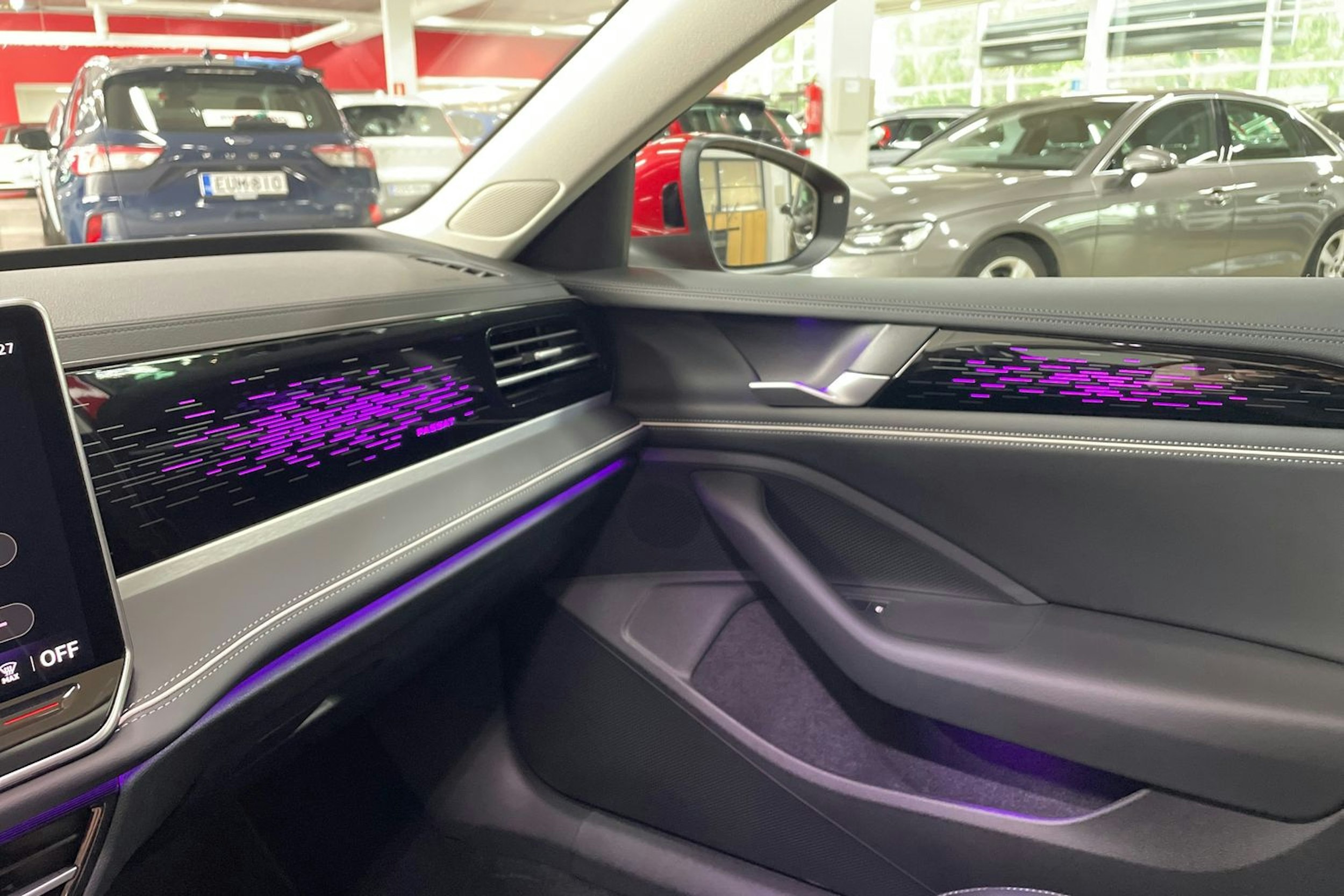 punainen Volkswagen Passat 2025 kuva 14.