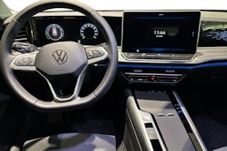 harmaa Volkswagen Passat 2025 kuva 7.