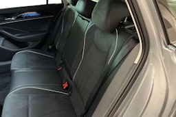 harmaa Volkswagen Passat 2025 kuva 8.