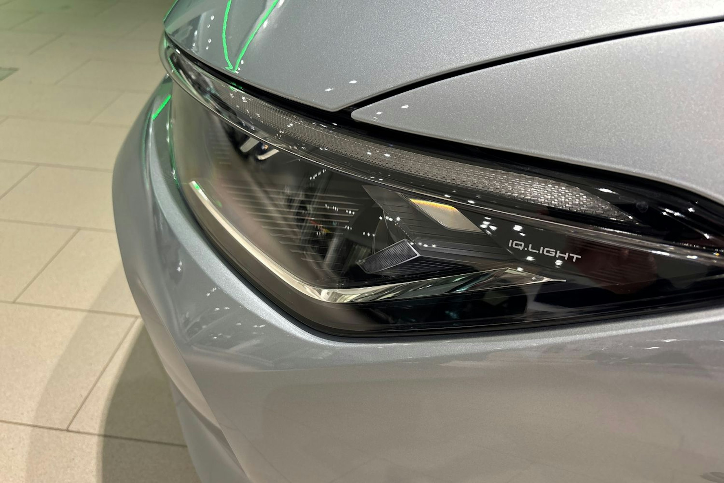 harmaa Volkswagen Passat 2025 kuva 17.