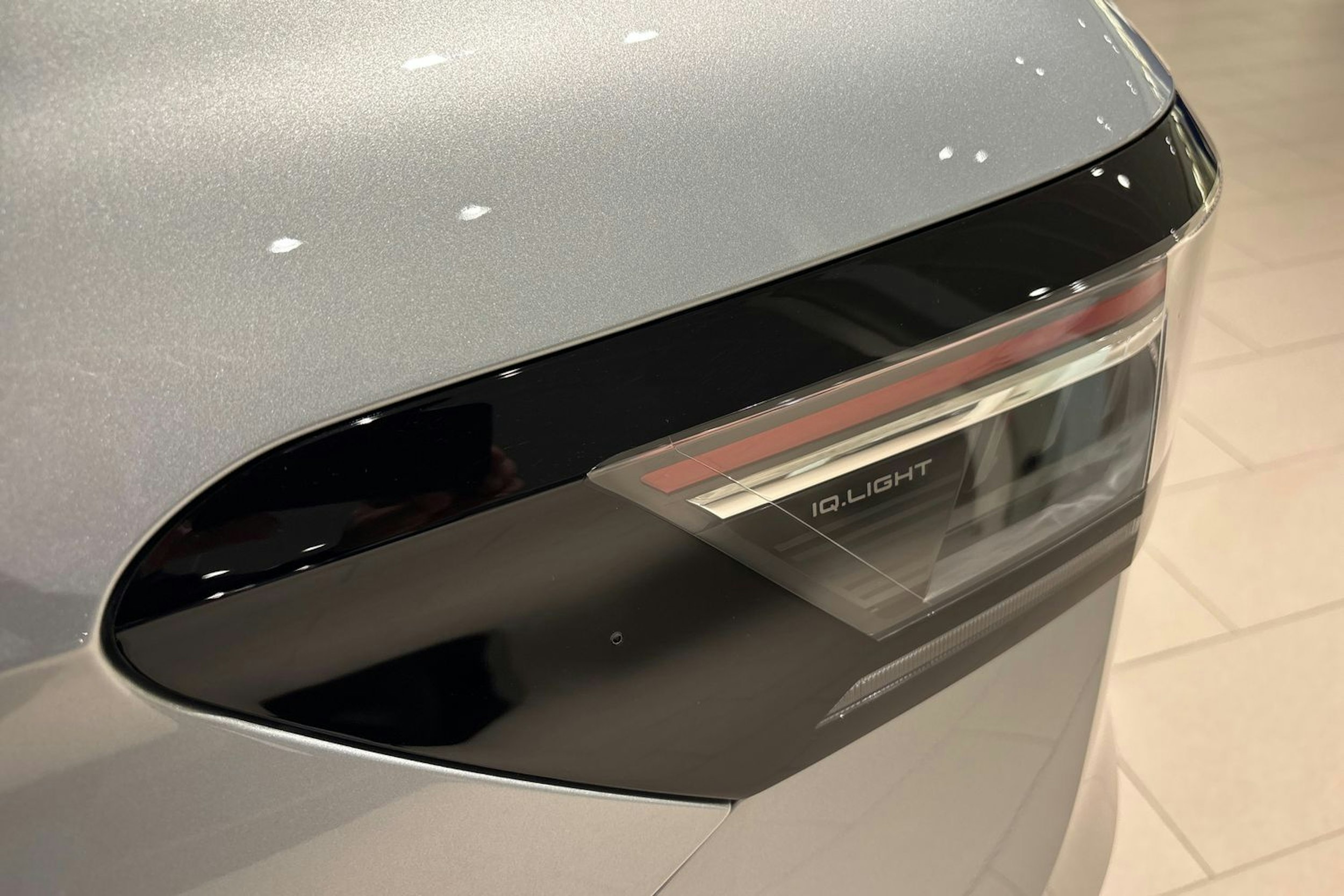 harmaa Volkswagen Passat 2025 kuva 18.