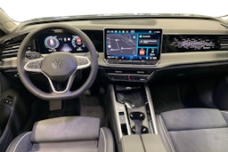 harmaa Volkswagen Passat 2025 kuva 7.