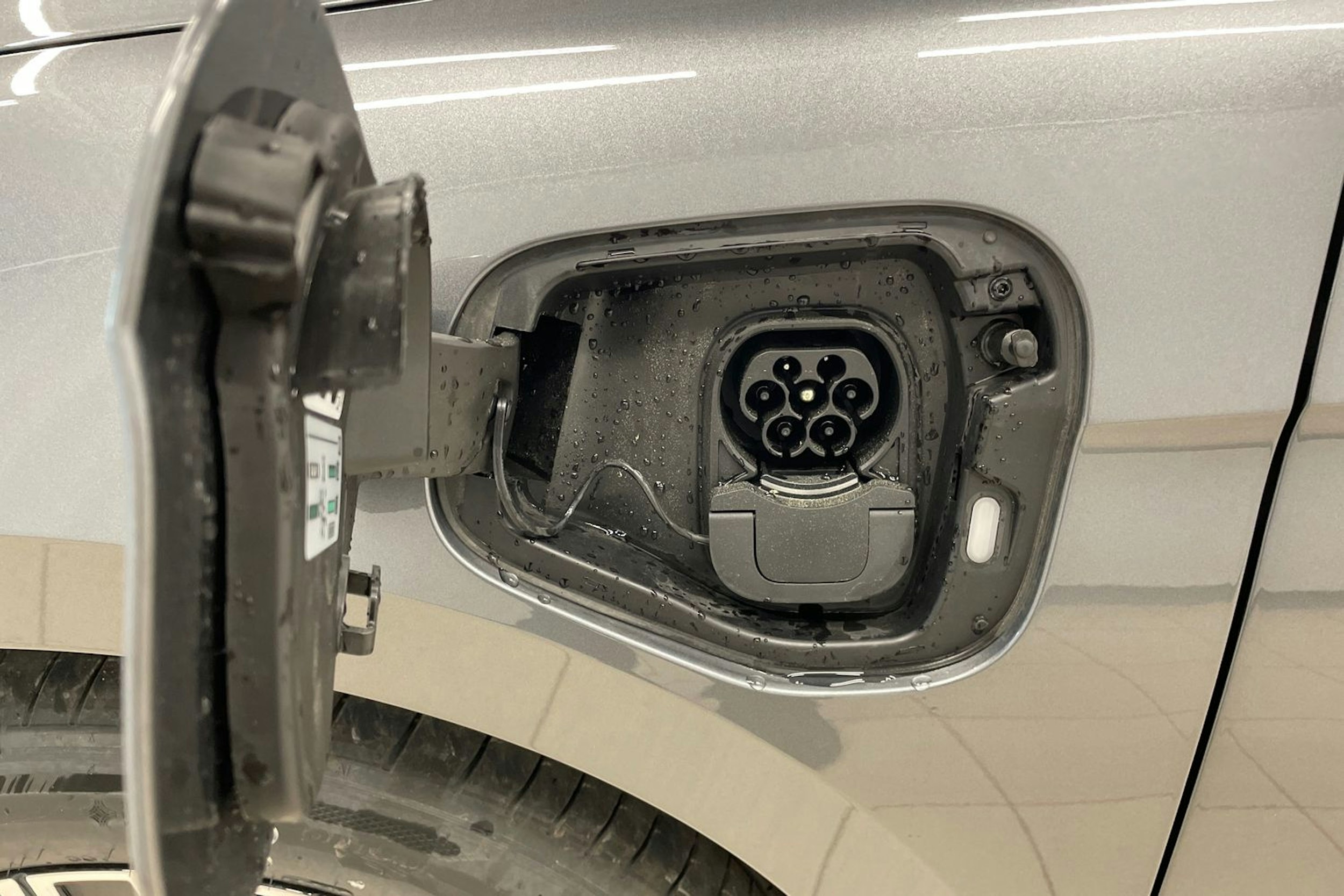 harmaa Volkswagen Passat 2025 kuva 10.