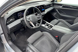 harmaa Volkswagen Passat 2025 kuva 6.