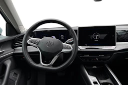 harmaa Volkswagen Passat 2025 kuva 7.