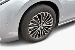 harmaa Volkswagen Passat 2025 kuva 9.