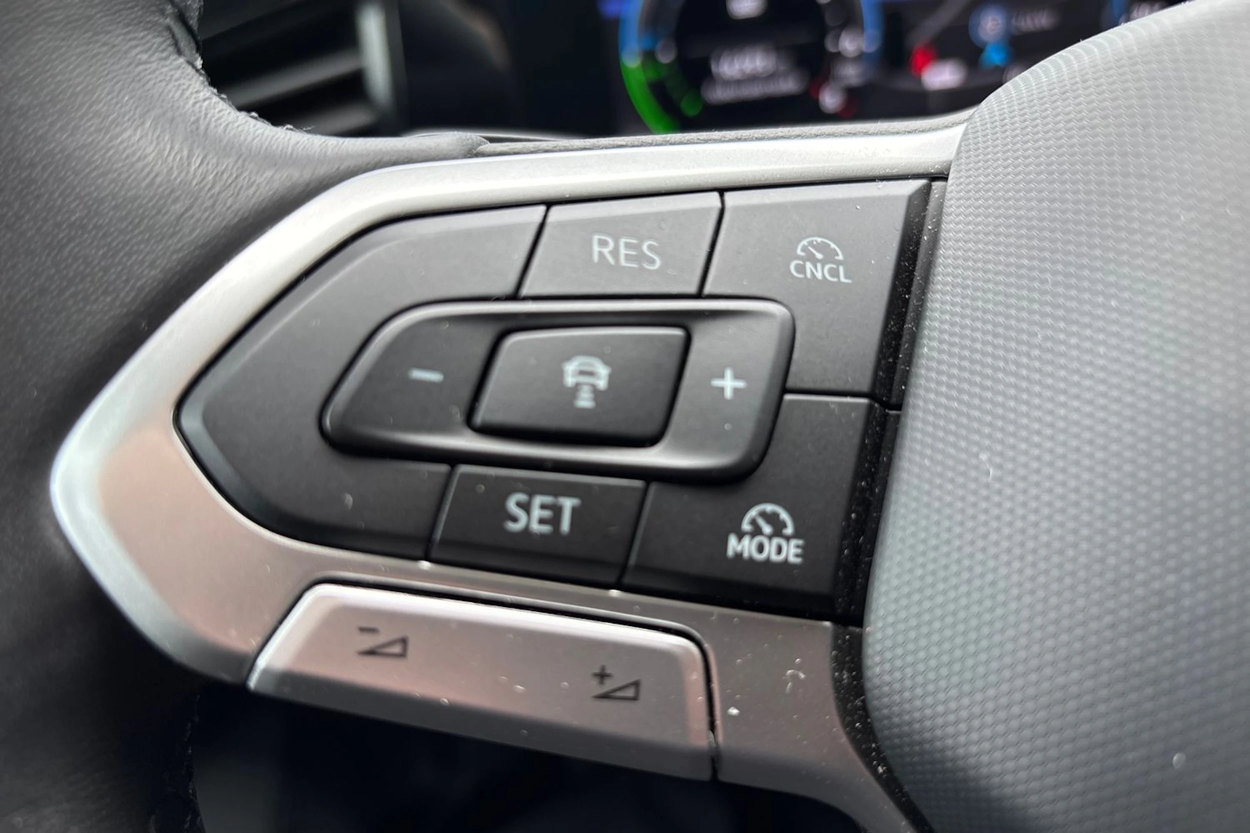 harmaa Volkswagen Passat 2025 kuva 12.