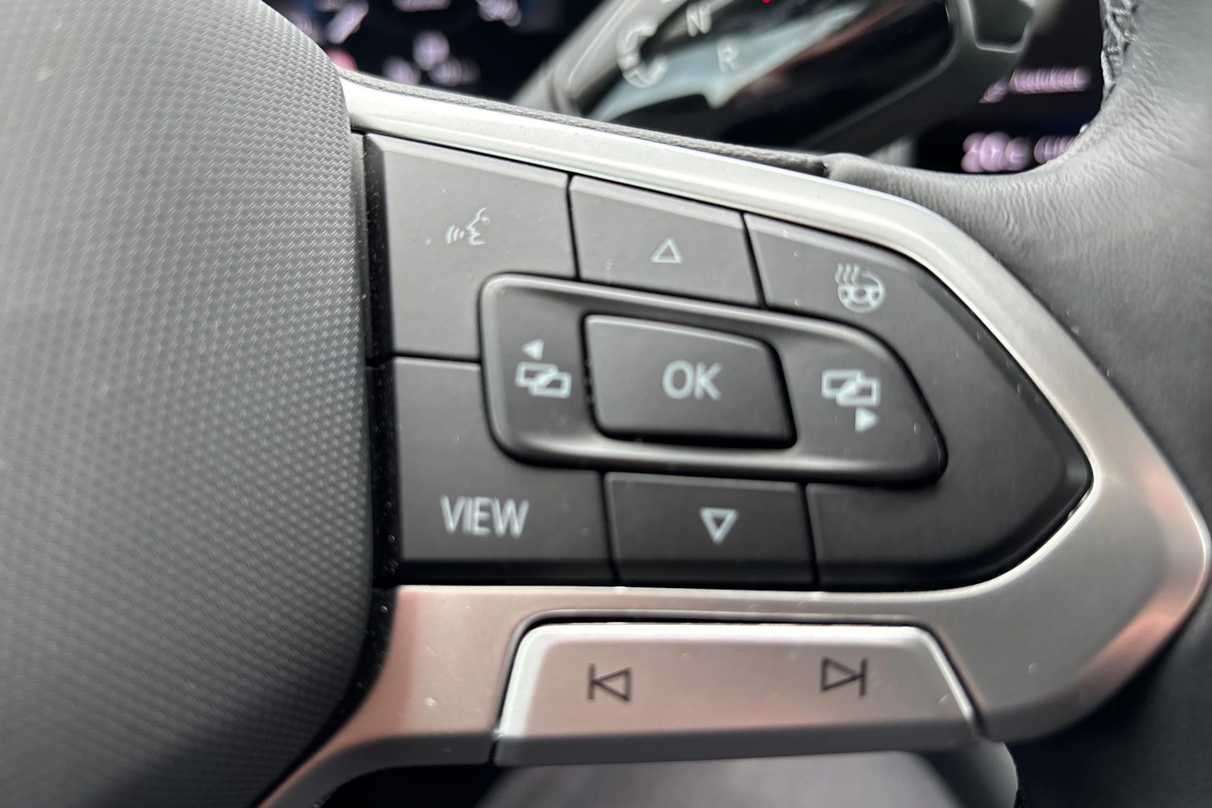 harmaa Volkswagen Passat 2025 kuva 13.