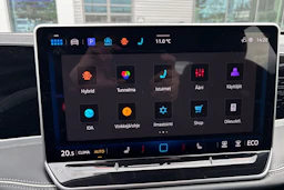 harmaa Volkswagen Passat 2025 kuva 18.