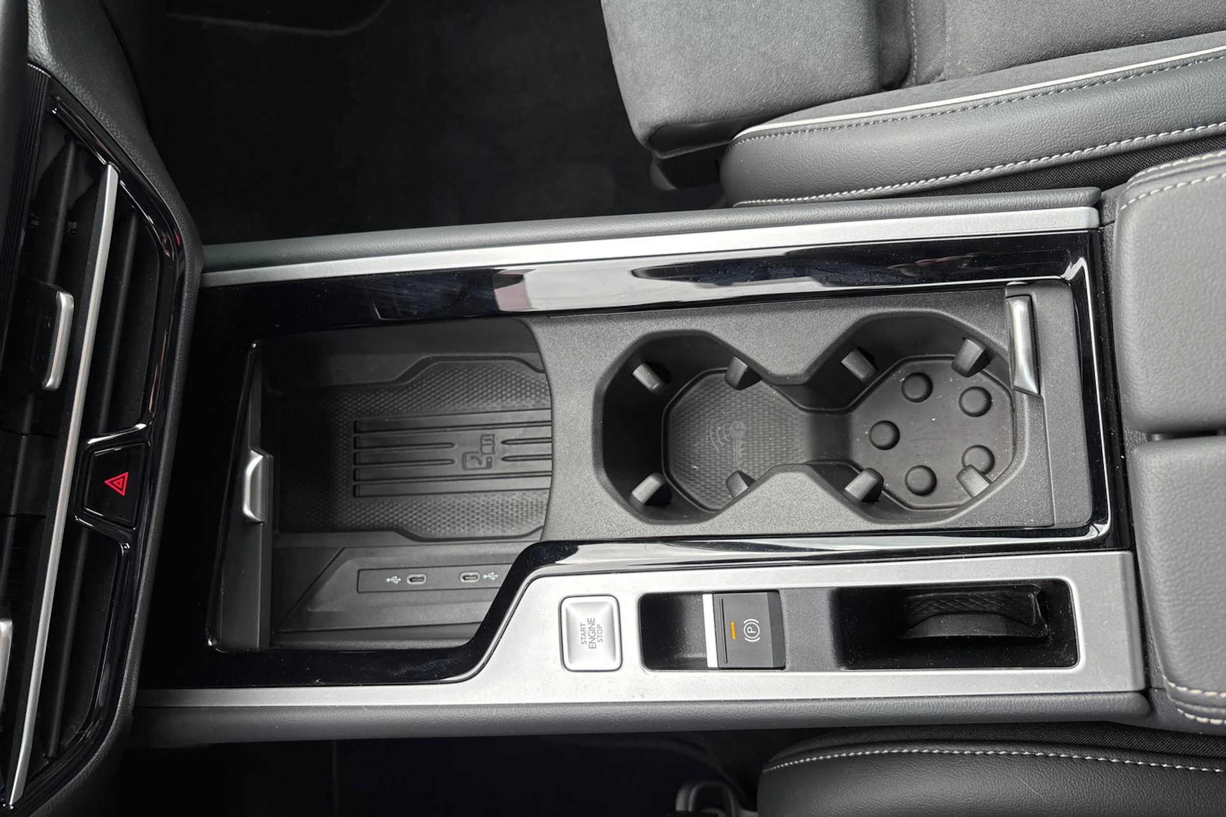harmaa Volkswagen Passat 2025 kuva 19.
