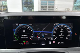 harmaa Volkswagen Passat 2025 kuva 20.