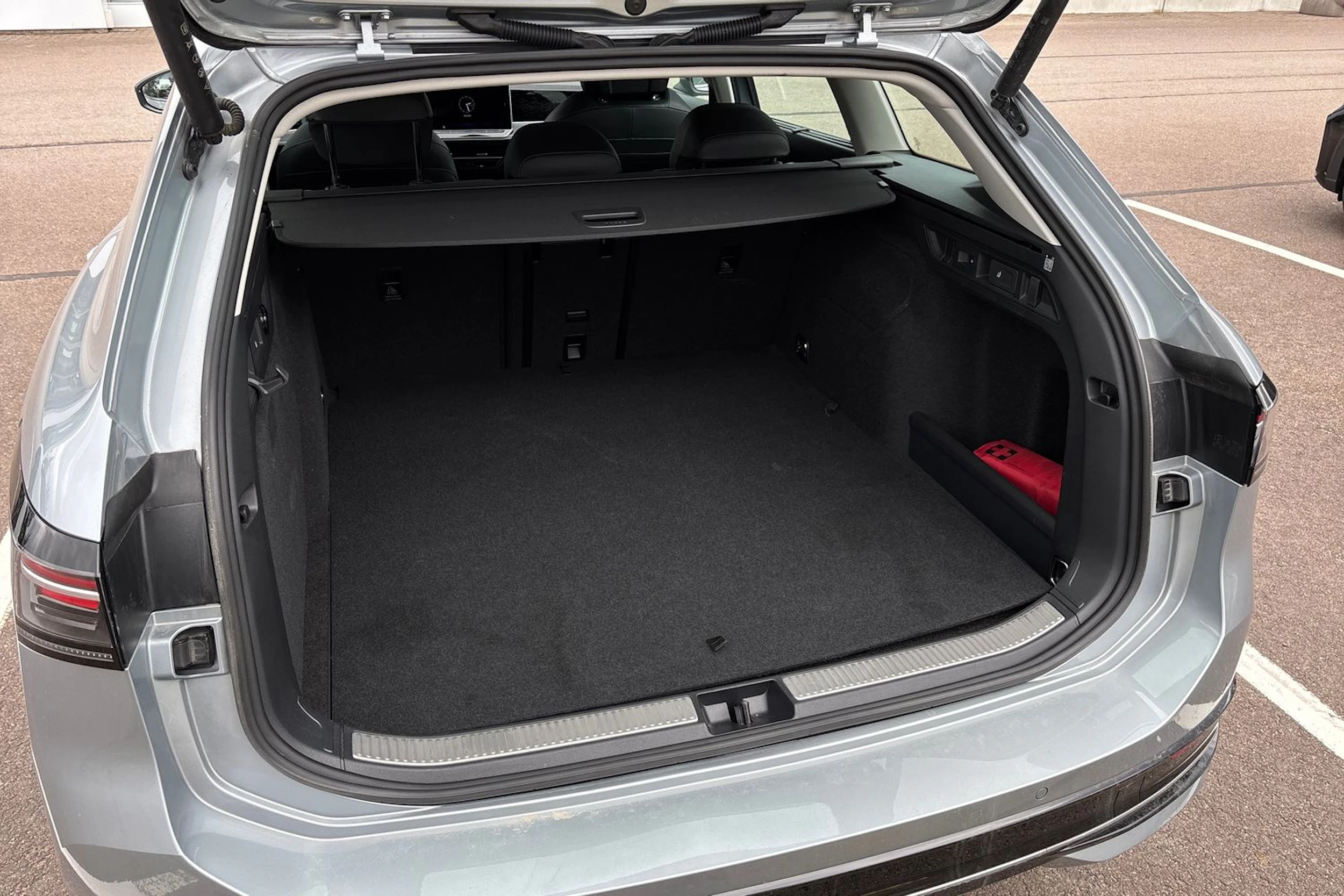 harmaa Volkswagen Passat 2025 kuva 21.