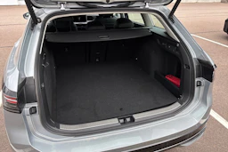 harmaa Volkswagen Passat 2025 kuva 21.