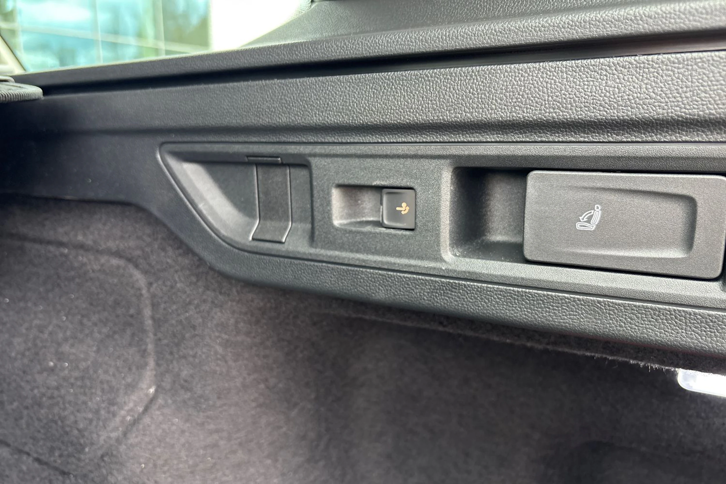 harmaa Volkswagen Passat 2025 kuva 23.