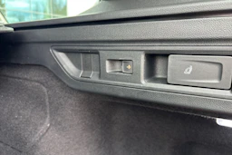 harmaa Volkswagen Passat 2025 kuva 23.