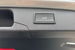 harmaa Volkswagen Passat 2025 kuva 24.