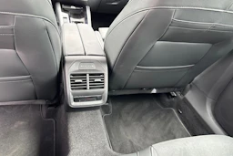 harmaa Volkswagen Passat 2025 kuva 25.