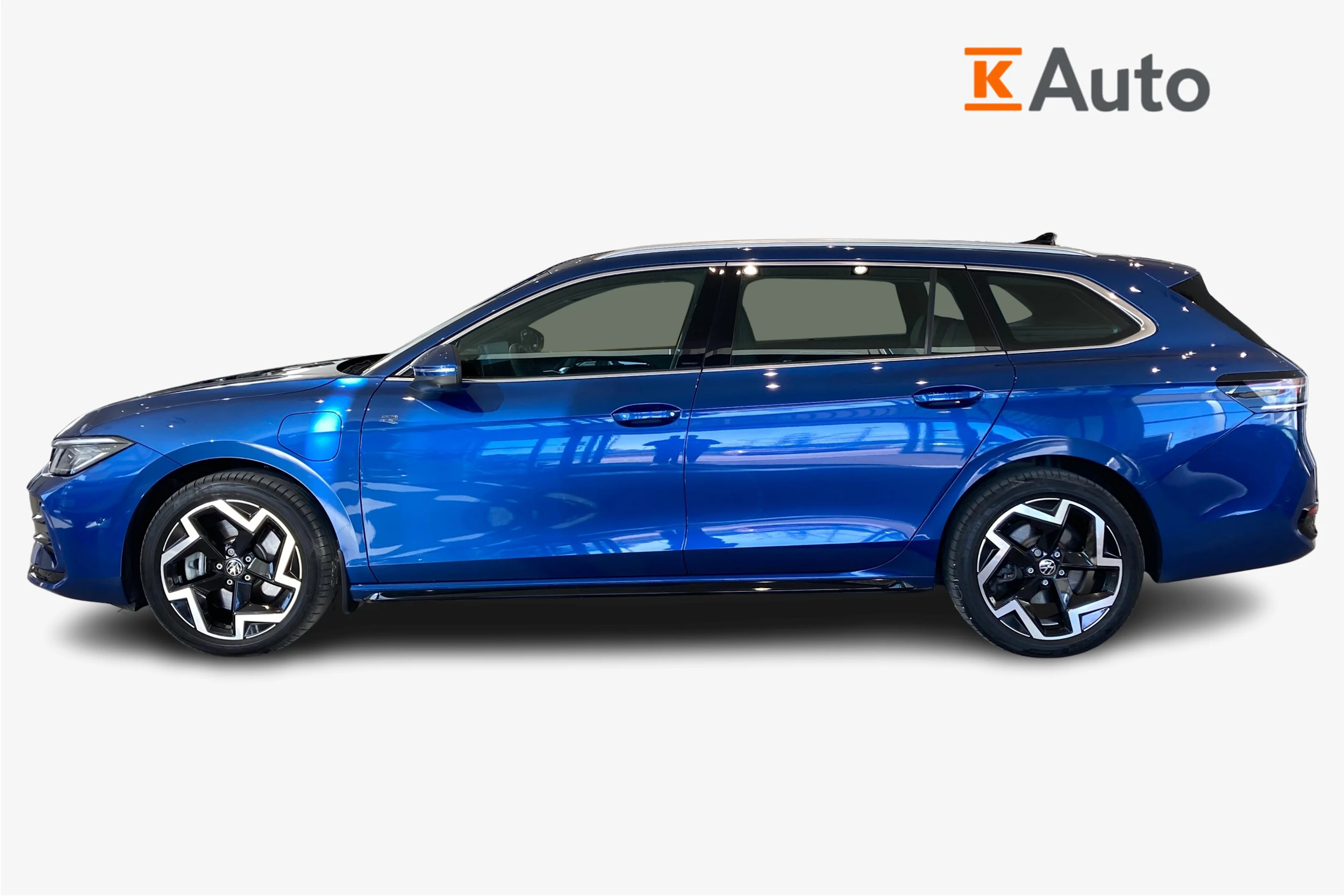 sininen Volkswagen Passat 2025 kuva 5.