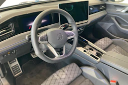 sininen Volkswagen Passat 2025 kuva 6.