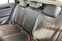 sininen Volkswagen Passat 2025 kuva 8.