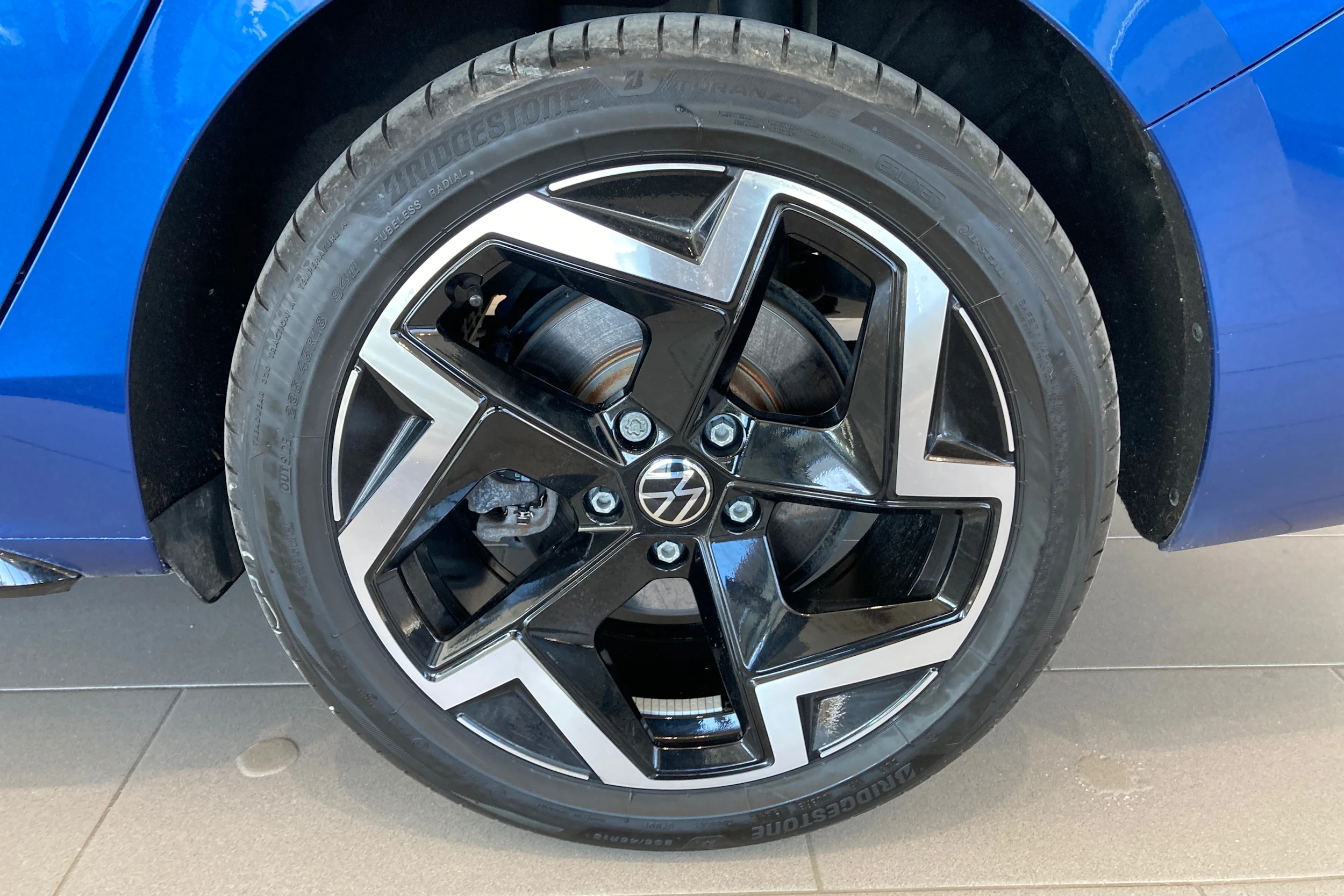 sininen Volkswagen Passat 2025 kuva 10.