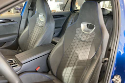 sininen Volkswagen Passat 2025 kuva 11.