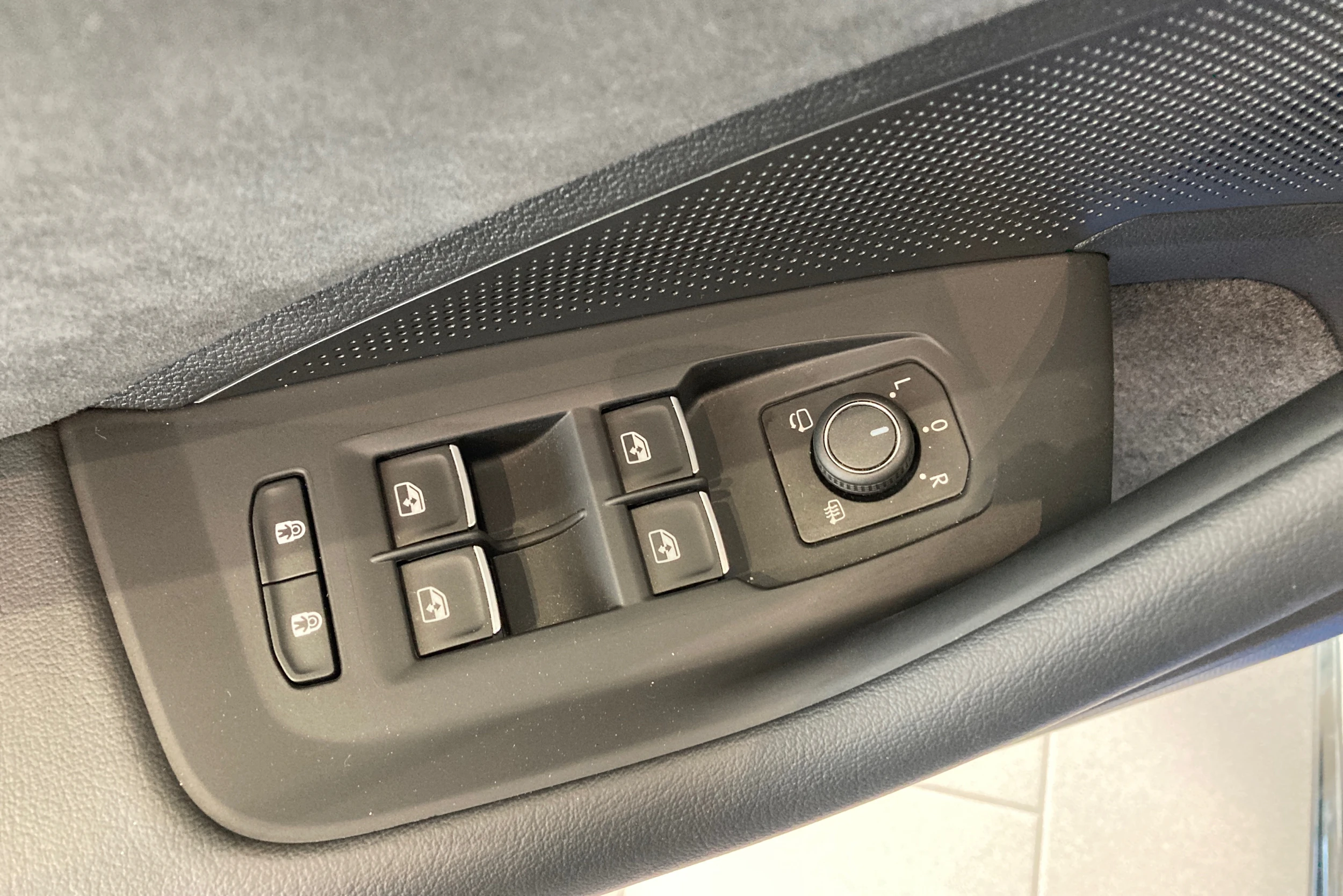 sininen Volkswagen Passat 2025 kuva 13.